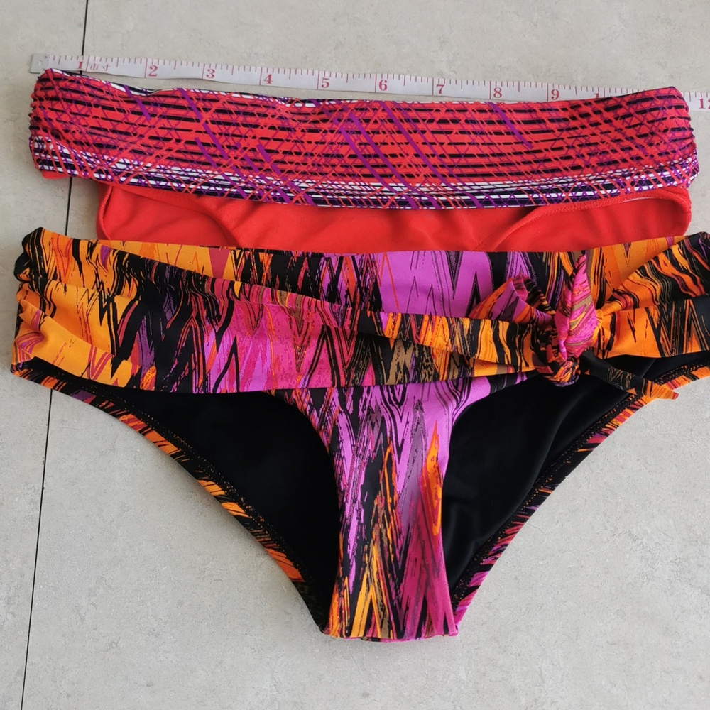 2 bikini bottoms. Size XS&S